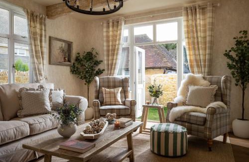 Broadway House | Broadway Country Chic Cottage