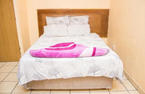 Bezuidenhout Valley House | Broadway Guesthouse &Pub