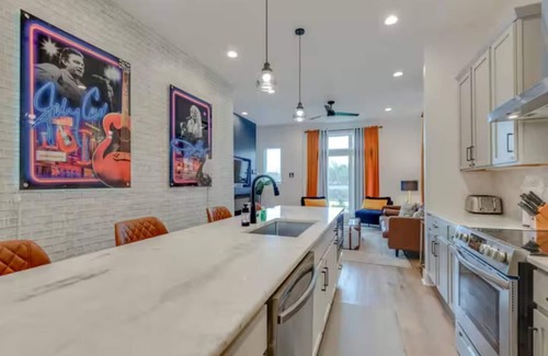 Hadley - Washington House | Broadway in 6 min/1.5 mi - TCU and Meharry convenient