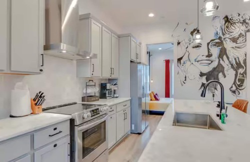 Hadley - Washington House | Broadway in 6 min/1.5 mi - TCU and Meharry convenient