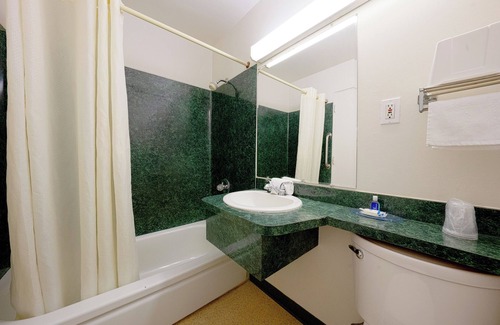 Lloyd District Hotel | Broadway Inn