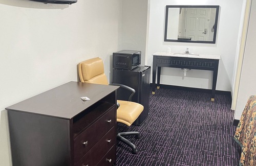 North San Antonio - SAT Hotel | Broadway Inn
