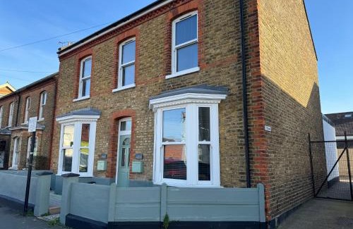 Herne Bay Villa | Broadway Terrace with Hot tub