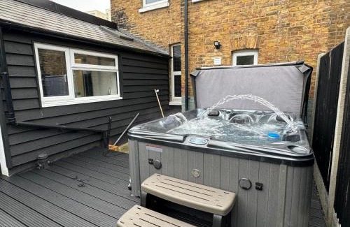 Herne Bay Villa | Broadway Terrace with Hot tub