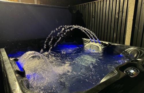 Herne Bay Villa | Broadway Terrace with Hot tub