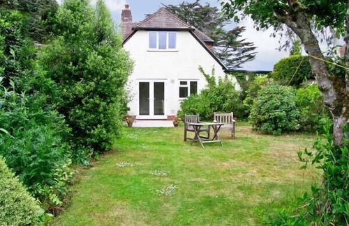 New Forest District Cottage | BROCK COTTAGE, with a garden in Beaulieu