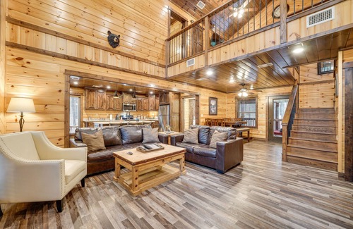Golden Cabin | Broken Bow Cabin on 1 Acre w/Hot Tub & Fire Pit!