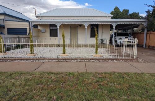 Broken Hill House | Broken Hill Inn Cottage
