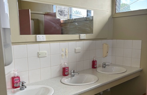 Broken Hill Cabin | Broken Hill Tourist Lodge