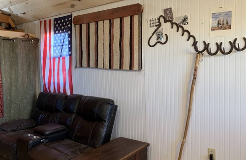 Lewis Apartment | Broken Yoke Cowboy Bunkhouse