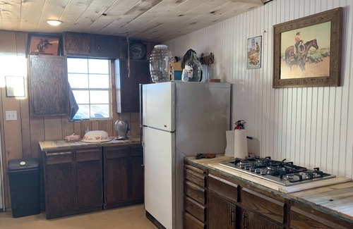 Lewis Apartment | Broken Yoke Cowboy Bunkhouse