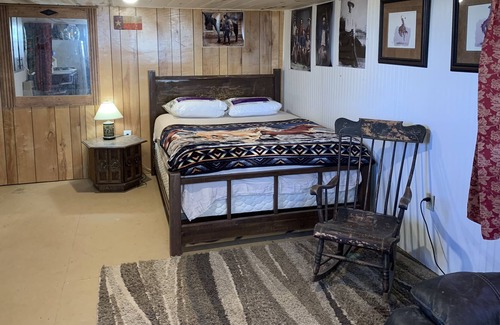Lewis Apartment | Broken Yoke Cowboy Bunkhouse
