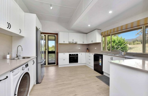 Pokolbin House | Brokenback Vineyard Estate