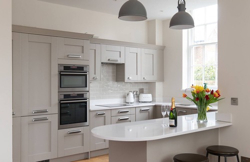 Plaistow and Sundridge Apartment | Bromley- Exclusively luxurious, high spec 2 bed/2 bath flat on private grounds