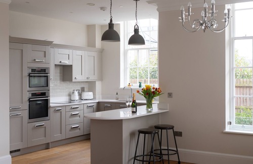 Plaistow and Sundridge Apartment | Bromley- Exclusively luxurious, high spec 2 bed/2 bath flat on private grounds
