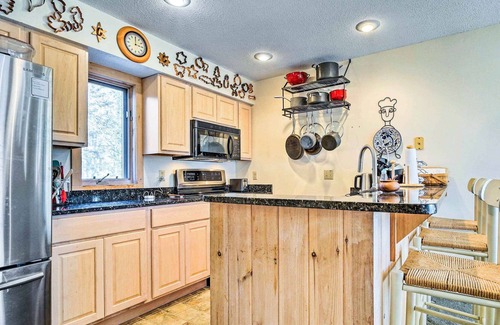 Bromley Mountain House | Bromley Mtn Townhome: Walk to Ski Shuttle!