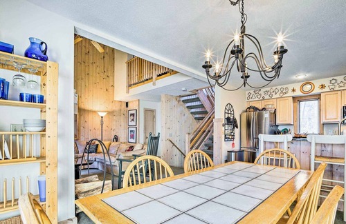 Bromley Mountain House | Bromley Mtn Townhome: Walk to Ski Shuttle!