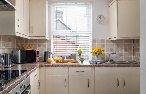 Penrhyndeudraeth House | Bron Eryri - Our Cosy House opposite the entrance to Portmeirion!