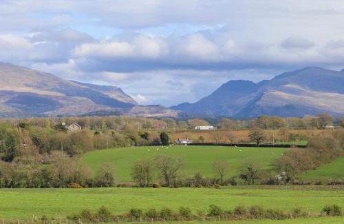Brynsiencyn House | Bron Haul