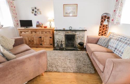 Beaumaris House | Bron Heulog Cottage
