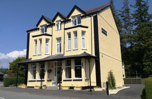 Criccieth Bed & Breakfast | Bron Rhiw Guest House