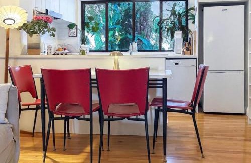 Bronte Apartment | Bronte Beach 500m - 2BR - Rooftop with Ocean Views