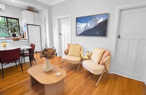 Bronte Apartment | Bronte Beach 500m - 2BR - Rooftop with Ocean Views