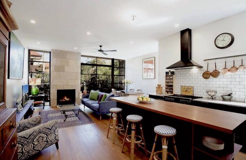 Bronte House | Bronte Garden Oasis ~ Hot Tub & Rooftop Garden