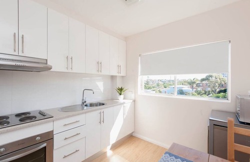 Bronte Apartment | Bronte studio w/water views Sydney's Best Suburb