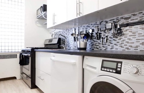 Tremont Apartment | Bronx Home - 30 minutes from midtown Manhattan!