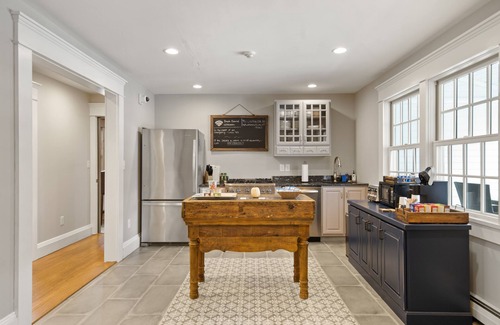West Dover Hotel | Brook Bound Inn - Main Lodge-Two Bedroom Suite w/pullout & Kitchenette-Room 102n