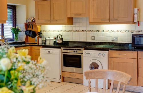 Newton Ferrers Cottage | BROOK COTTAGE, family friendly, with open fire in Newton Ferrers