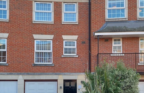 Cheltenham House | Brookbank Close