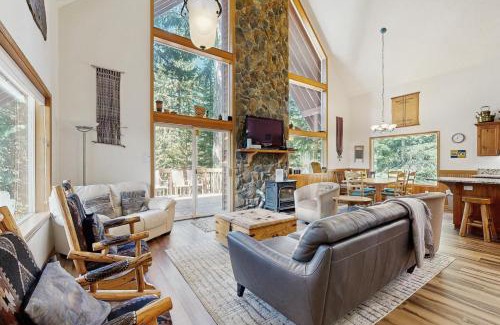 Government Camp House | Brooke and Dan's Retreat -3 bedroom home plus a 2 bedroom apartment