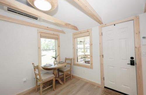 Lincoln House | BrookHaus - Modern Cabin Stay at Harvard Brook