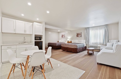 Sherwood Forest and Thistle Development Hotel | Brookhurst Plaza Inn