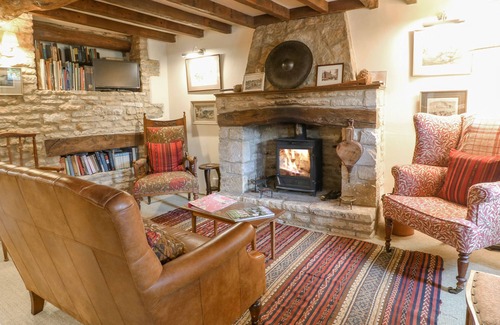 Rendcomb Cottage | BROOKLANDS, romantic, character holiday cottage in Chedworth