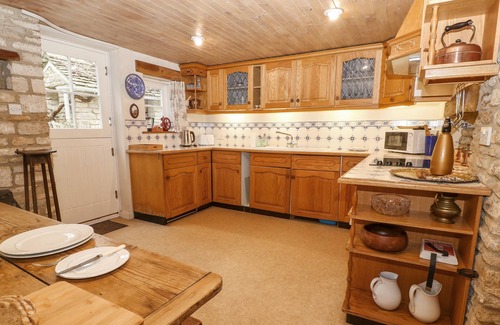 Rendcomb Cottage | BROOKLANDS, romantic, character holiday cottage in Chedworth