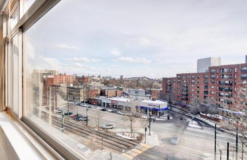 Corey Hill Apartment | Brookline Studio w Gym WD nr Green Line BOS-598