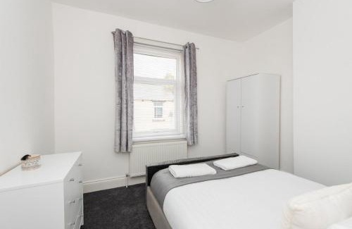 Murton Apartment | Brooklyn Flat- Upstairs Flat