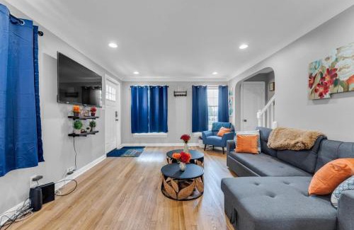 Kamm's Corners House | Brooklyn Townhome Updated Kitchen Sleeps 9