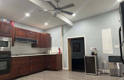 Hadley House | Brooks bay Summary: R