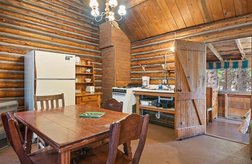 Cheyenne Crossing Cabin | Brookside Cabin On Spearfish Creek