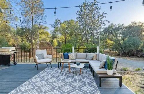Mariposa House | Brookside Cottage