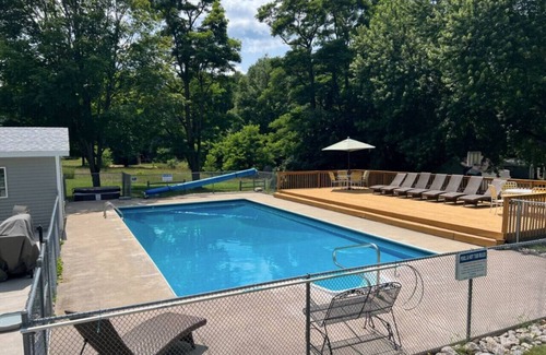 Grawn House | Brookside Cottages and Resort Grandview Cottage