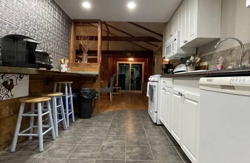 Goshen House | Brookside Hideaway, Brook Road Inn