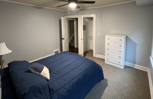South Kansas City House | Brookside KC house. Near Plaza, UMKC, Rockhurst, 8 miles from Arrowhead stadium