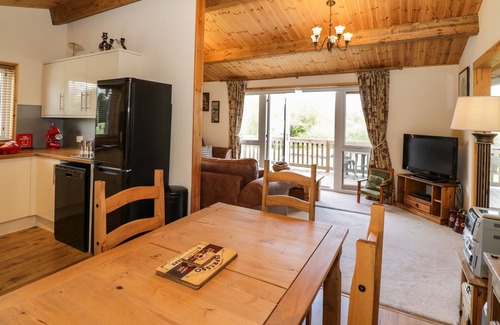Defford Cottage | BROOKSIDE LODGE, with a garden in Defford
