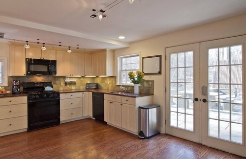 Woodstock House | Brookside Retreat: streamside patio outdoor fireplace fenced yard walk to town!