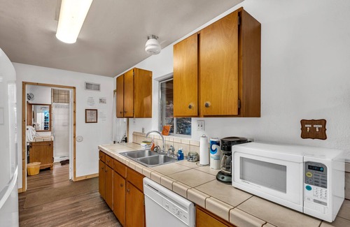 Yosemite West Cabin | Brookside Cottage Within Yosemite's Splendor